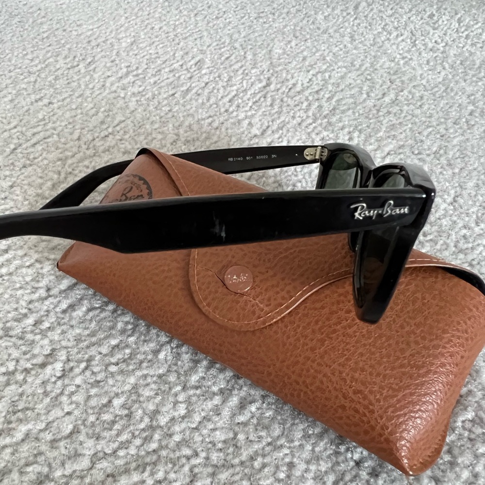 Ray Ban Wayfarer Sunglasses - Picture 3 of 5